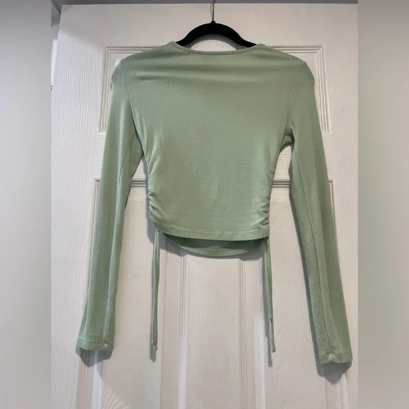 Princess Polly Crop Top SOLD - Picture 4 of 5